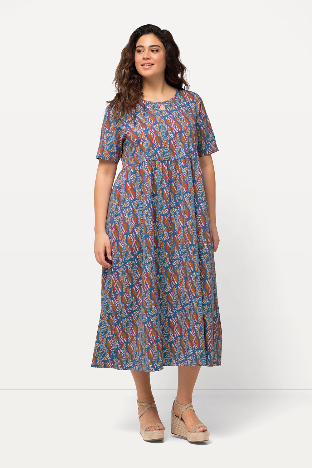 831844530_model_g_01 suknele