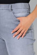 sviesiai pilki moteriski dzinsai su elastiniu juosmeniu