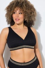 juodas bikinis su auksiniais apvadais