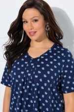 melyna ilga tunika su baltais taskais ir klostemis